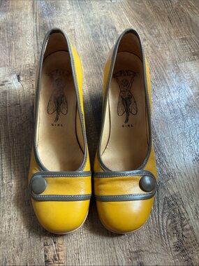 Fly London “Fly Girl” Woman’s Yellow Leather Shoes with Contrast Trim